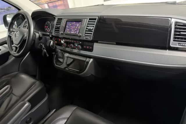 Volkswagen Transporter (2019) thumbnail 2