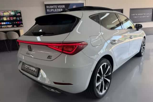 SEAT Leon (2021) thumbnail 3