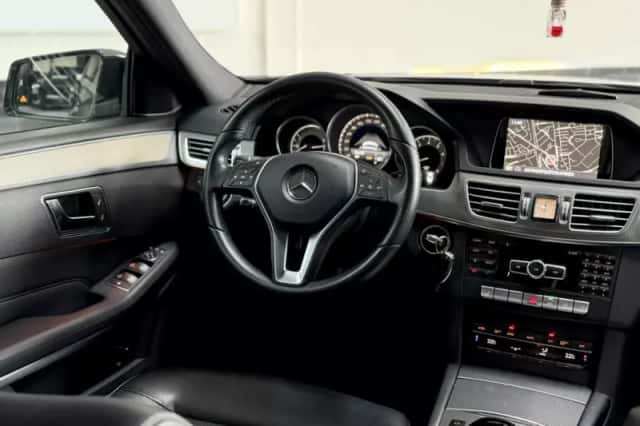 Mercedes-Benz E-Klasse (2015) thumbnail 2