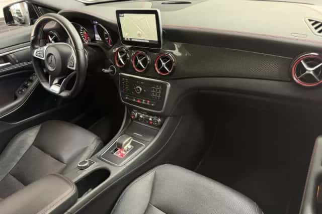 Mercedes-Benz CLA-Klasse (2015) thumbnail 2