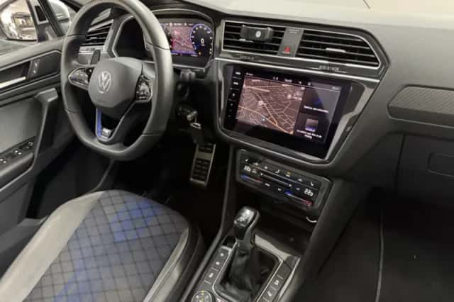 Volkswagen Tiguan (2021) thumbnail 2