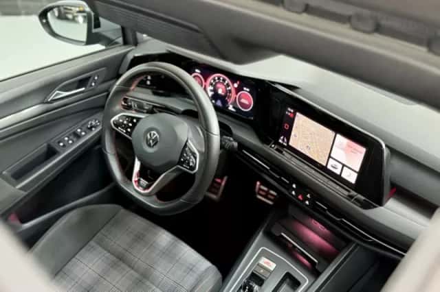 Volkswagen Golf (2022) thumbnail 2