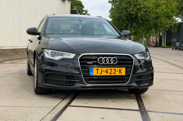Audi A6 (2012) thumbnail 2