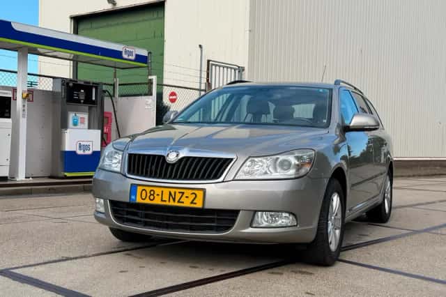 Škoda Octavia (2010) thumbnail 3