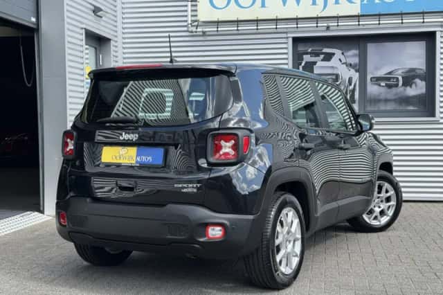 Jeep Renegade (2021) thumbnail 2