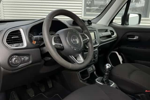 Jeep Renegade (2021) thumbnail 4