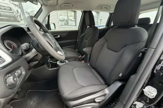 Jeep Renegade (2021) thumbnail 5