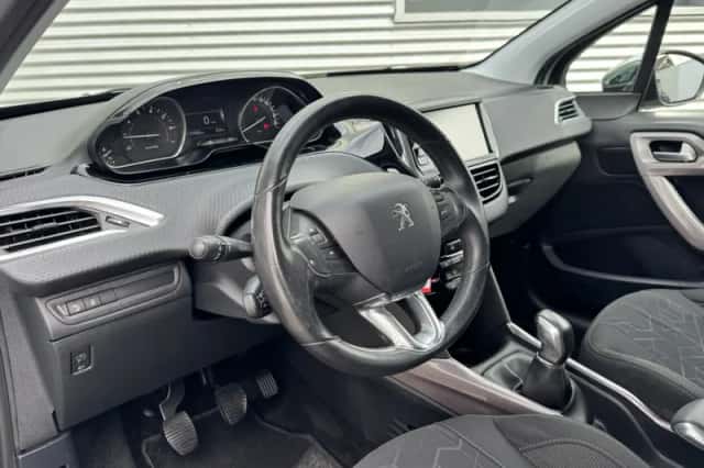 Peugeot 2008 (2016) thumbnail 4