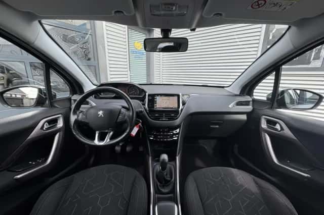 Peugeot 2008 (2016) thumbnail 6