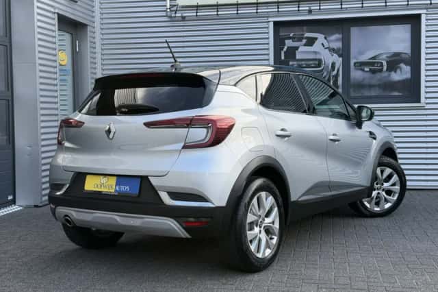 Renault Captur (2021) thumbnail 2