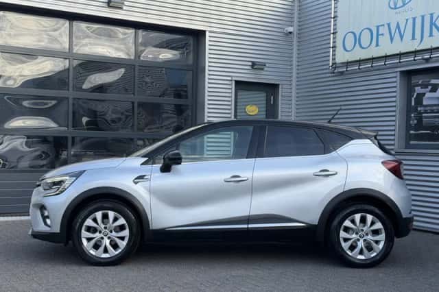 Renault Captur (2021) thumbnail 3