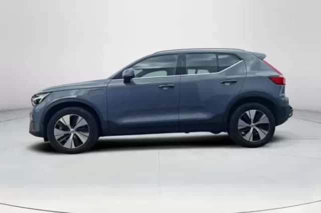 Volvo XC40 (2023) thumbnail 2