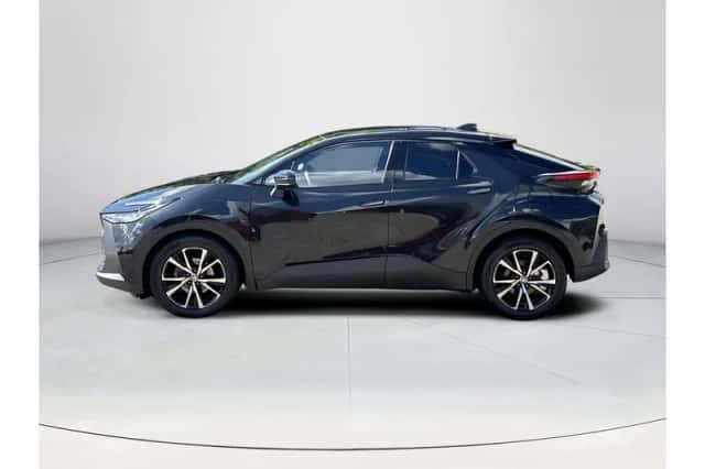 Toyota C-HR (2025) thumbnail 2