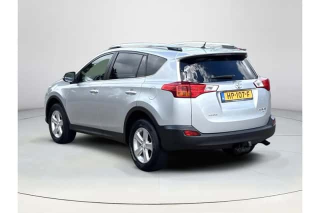 Toyota RAV4 (2014) thumbnail 3