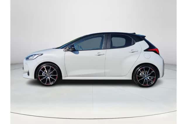Toyota Yaris (2022) thumbnail 2