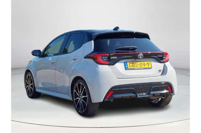Toyota Yaris (2022) thumbnail 3