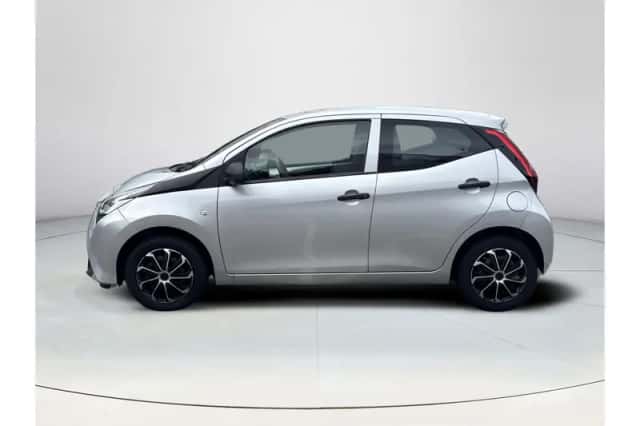Toyota Aygo (2021) thumbnail 2