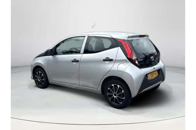 Toyota Aygo (2021) thumbnail 3