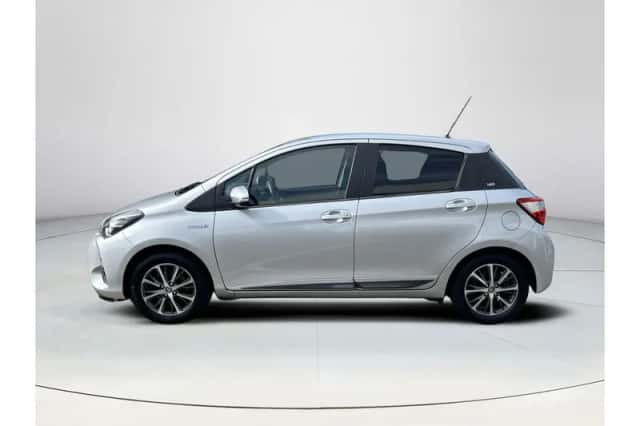 Toyota Yaris (2020) thumbnail 2