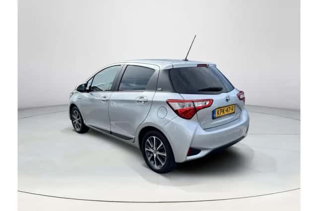 Toyota Yaris (2020) thumbnail 3