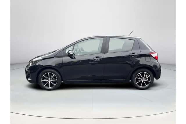 Toyota Yaris (2020) thumbnail 2