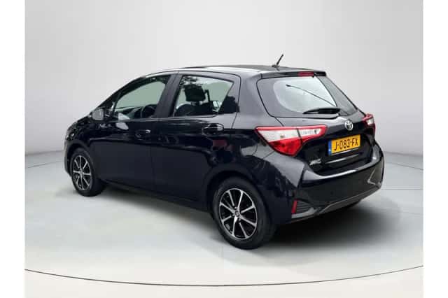 Toyota Yaris (2020) thumbnail 3