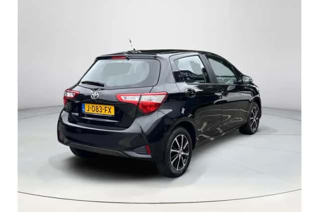 Toyota Yaris (2020) thumbnail 5