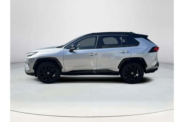 Toyota RAV4 (2023) thumbnail 2