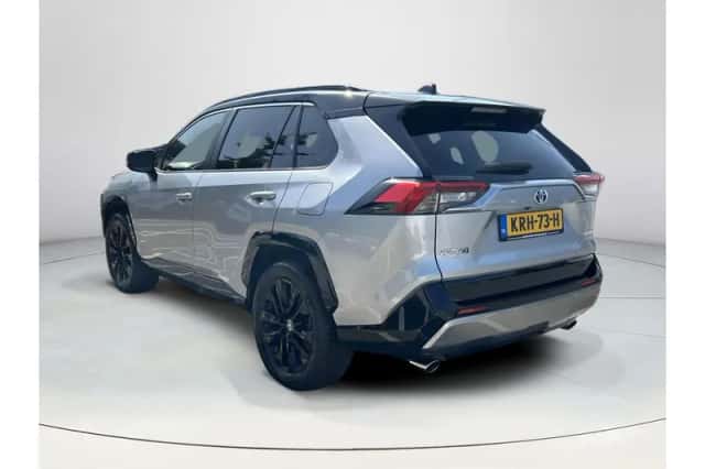 Toyota RAV4 (2023) thumbnail 3