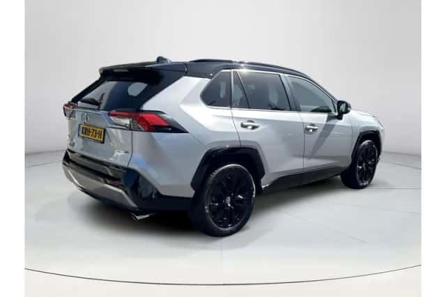 Toyota RAV4 (2023) thumbnail 5