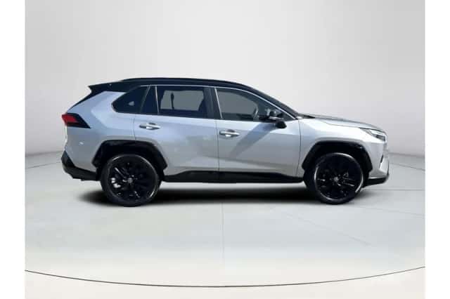 Toyota RAV4 (2023) thumbnail 6