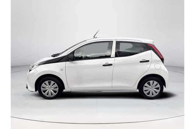Toyota Aygo (2021) thumbnail 2