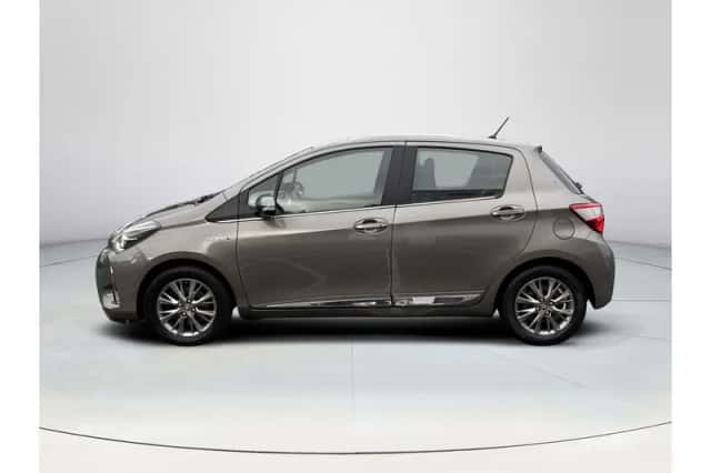 Toyota Yaris (2017) thumbnail 2