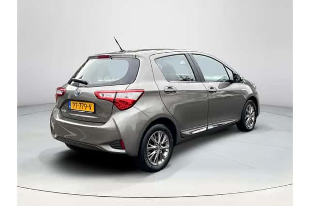 Toyota Yaris (2017) thumbnail 5