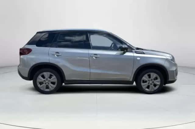 Suzuki Vitara (2023) thumbnail 6