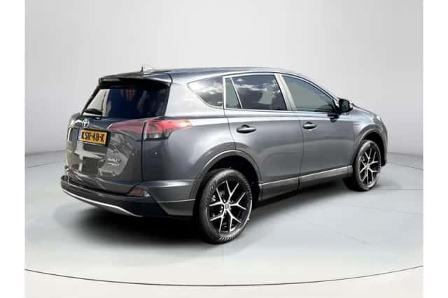 Toyota RAV4 (2017) thumbnail 5