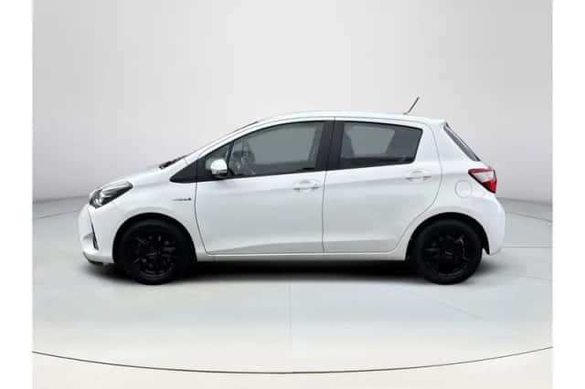 Toyota Yaris (2019) thumbnail 2