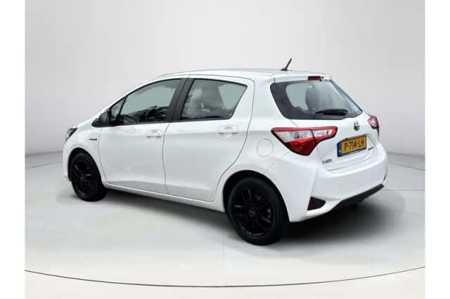 Toyota Yaris (2019) thumbnail 3