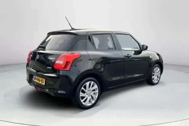 Suzuki Swift (2021) thumbnail 5