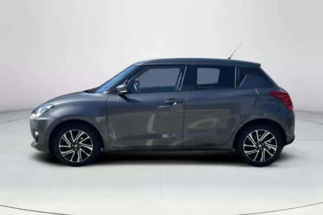 Suzuki Swift (2022) thumbnail 2