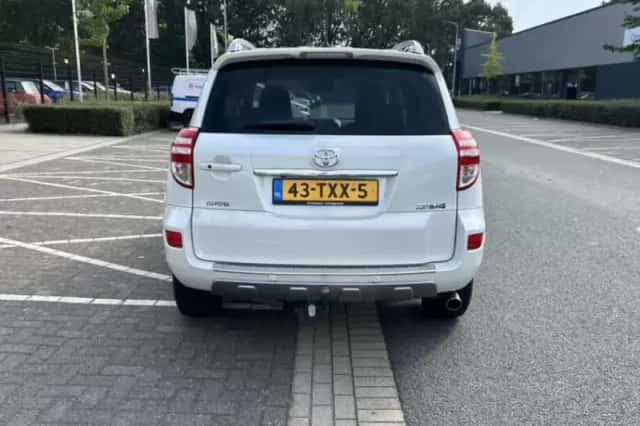 Toyota RAV4 (2012) thumbnail 4