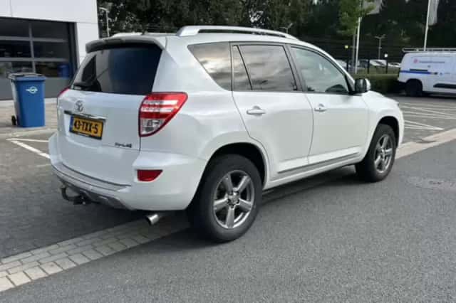 Toyota RAV4 (2012) thumbnail 5
