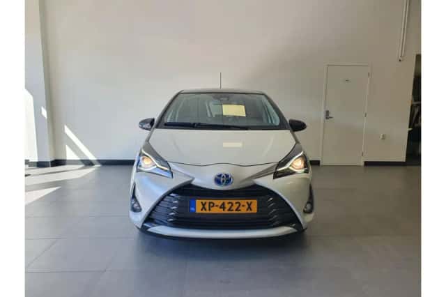 Toyota Yaris (2019) thumbnail 2