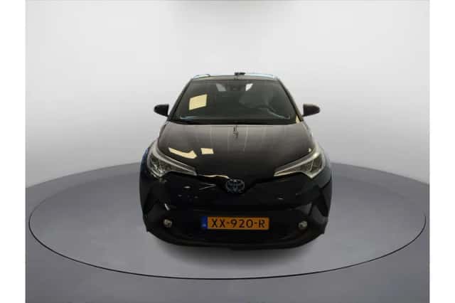 Toyota C-HR (2019) thumbnail 2