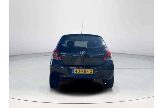Toyota Yaris (2010) thumbnail 4
