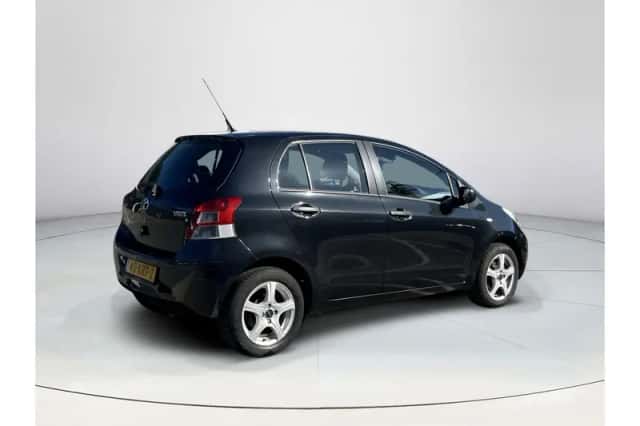 Toyota Yaris (2010) thumbnail 5