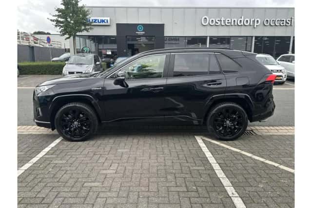 Toyota RAV4 (2021) thumbnail 2
