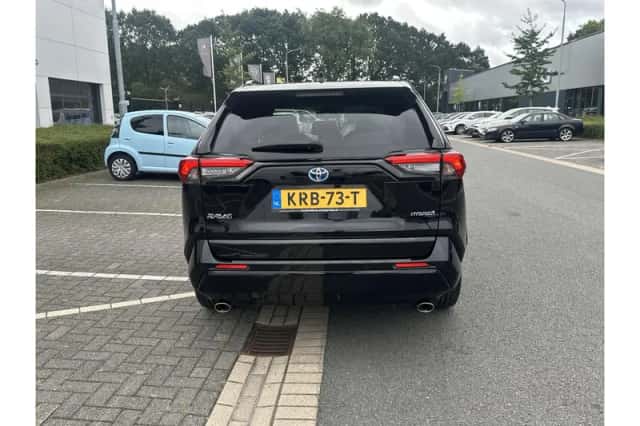Toyota RAV4 (2021) thumbnail 4