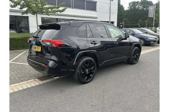 Toyota RAV4 (2021) thumbnail 5