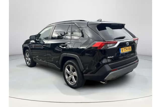 Toyota RAV4 (2021) thumbnail 3